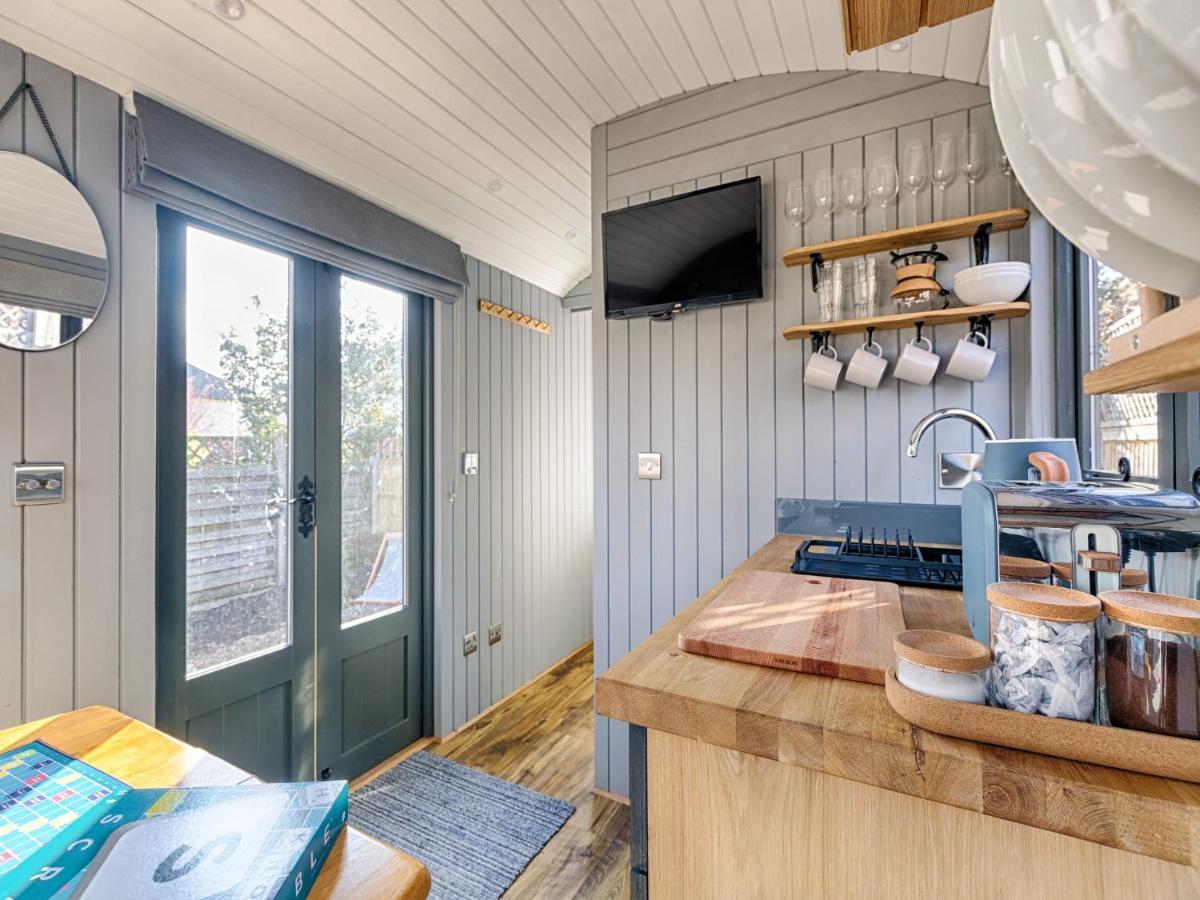 Pass The Keys Whitstable Shepherds Hut Minutes From The Harbour Eksteriør billede