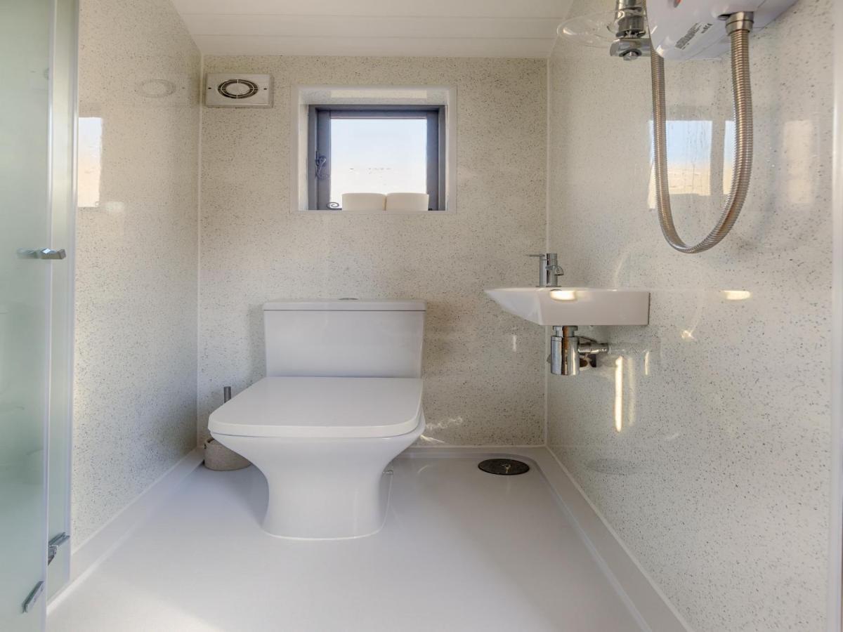 Pass The Keys Whitstable Shepherds Hut Minutes From The Harbour Eksteriør billede