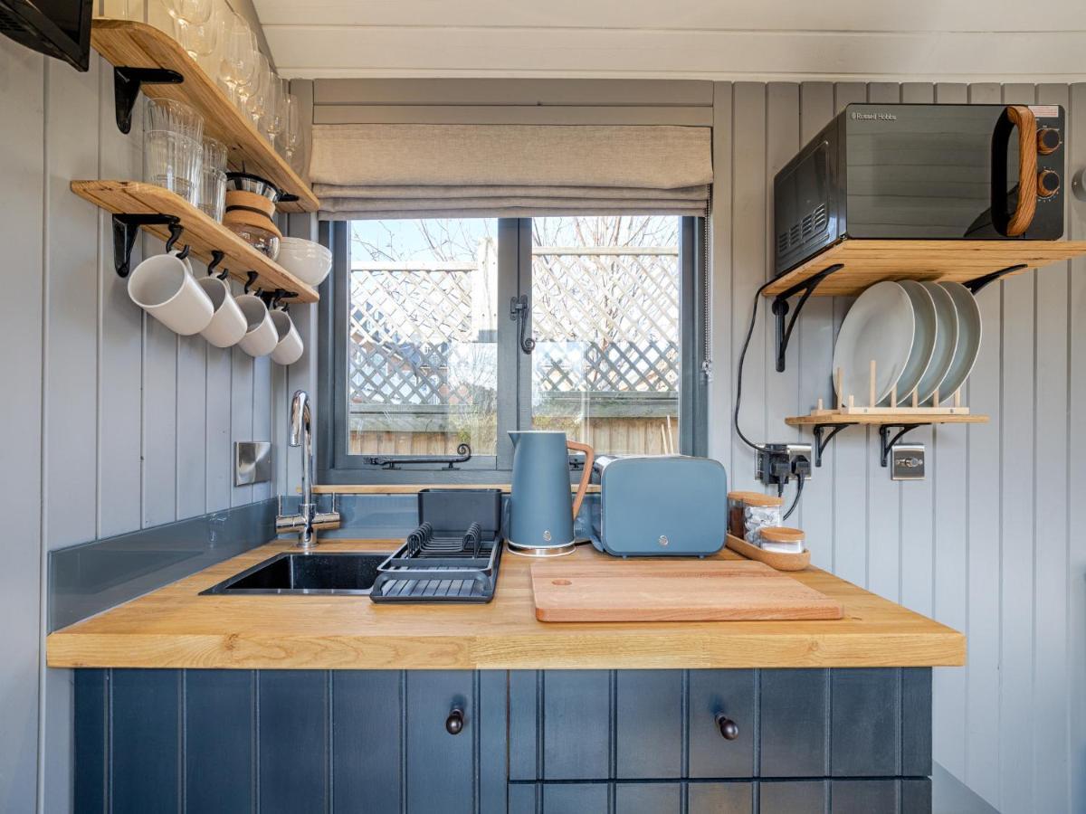 Pass The Keys Whitstable Shepherds Hut Minutes From The Harbour Eksteriør billede