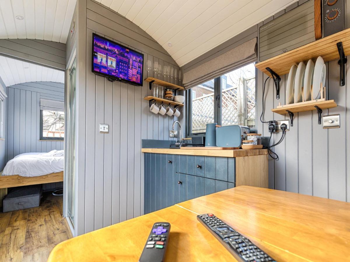 Pass The Keys Whitstable Shepherds Hut Minutes From The Harbour Eksteriør billede