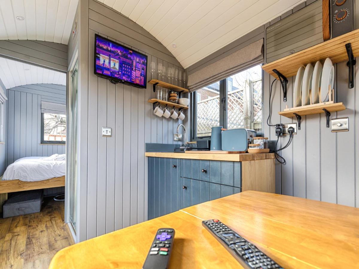 Pass The Keys Whitstable Shepherds Hut Minutes From The Harbour Villa Eksteriør billede