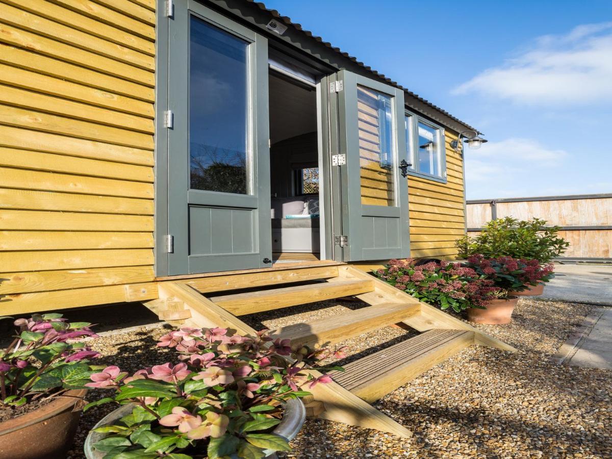 Pass The Keys Whitstable Shepherds Hut Minutes From The Harbour Villa Eksteriør billede